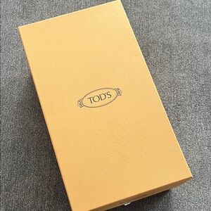 Empty TOD’S box!